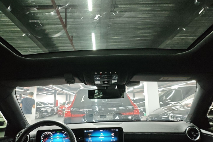 奔驰A级 2019款 改款 A 200 L 运动轿车中控内饰22