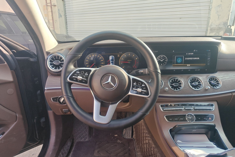 奔驰E级 2020款 改款 E 300 L 殊享版中控内饰13