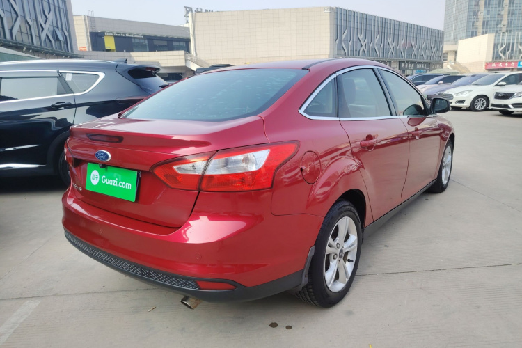 福特 福克斯 2012款 三厢 1.6L 自动风尚型车身外观7