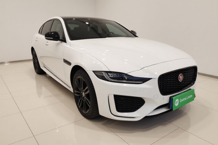 捷豹XEL 2024款 2.0T 250PS R-DYNAMIC S耀黑运动版车身外观3