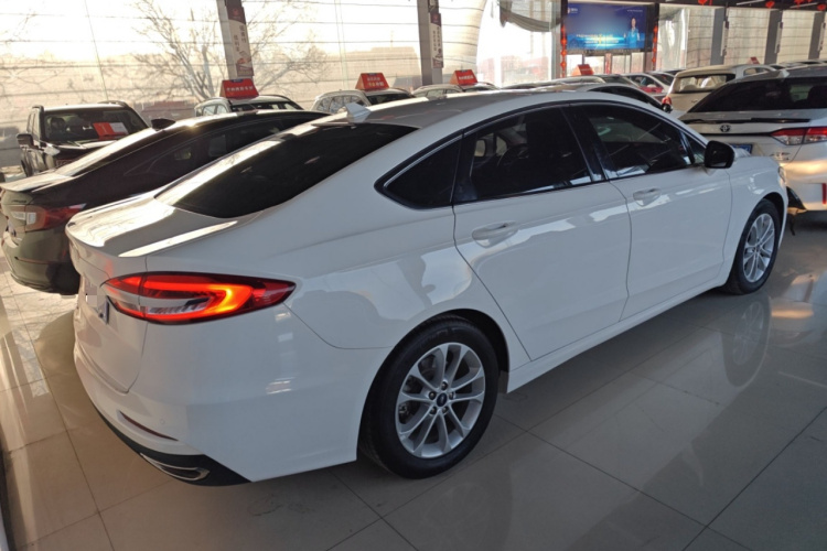 福特 蒙迪欧 2020款 EcoBoost 180 时尚型车身外观7