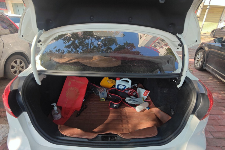 福特 福克斯 2018款 三厢经典 EcoBoost 125 自动超能风尚型智行版机舱底盘23