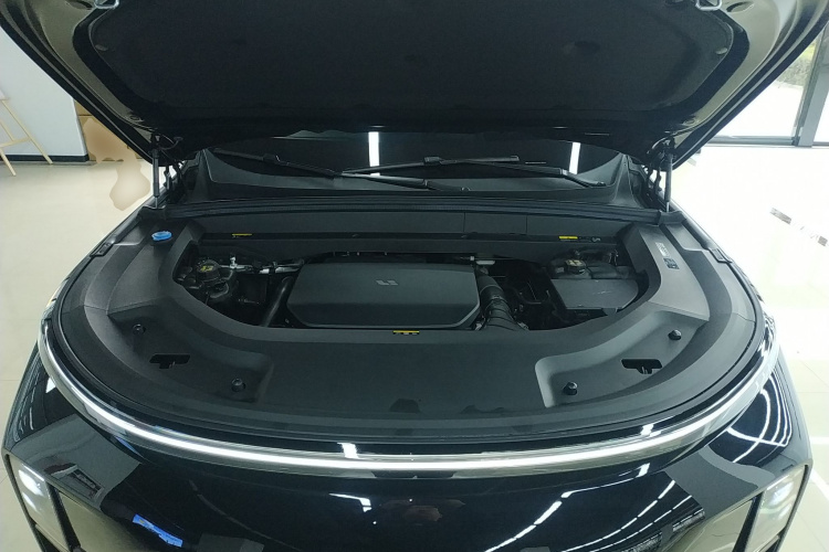 理想汽车 理想L9 2024款 Ultra机舱底盘24