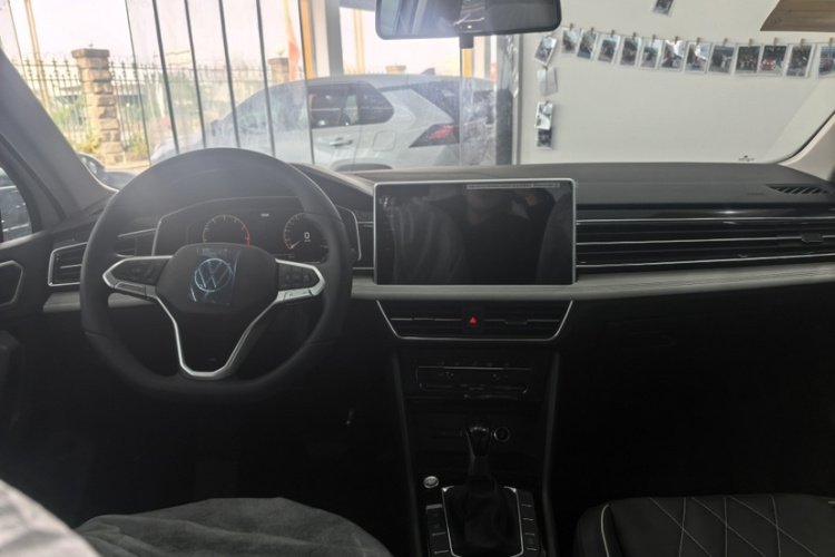 大众 途观L 2025款 出众款 300TSI 自动两驱龙腾版中控内饰7001