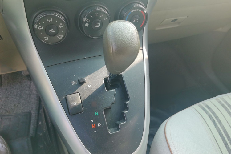 丰田 逸致 2011款 180E CVT精英版局部细节18