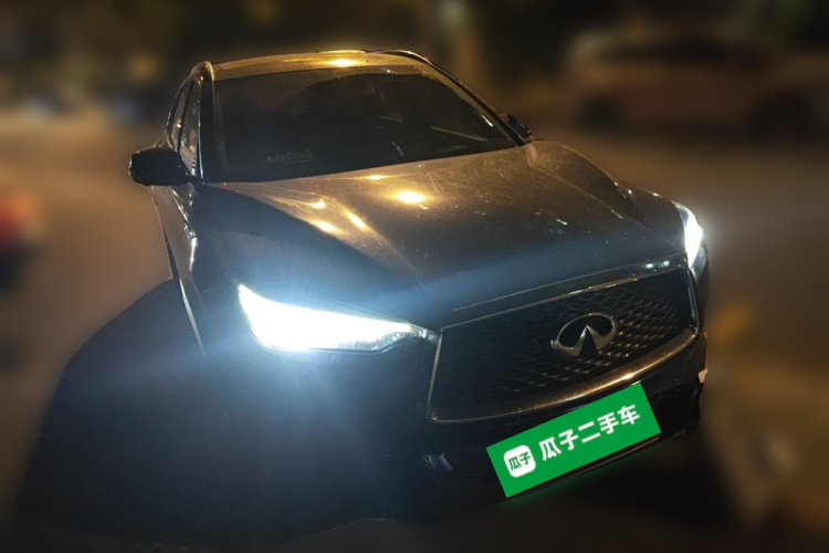 英菲尼迪QX50 2022款 2.0T 两驱领航版车身外观3