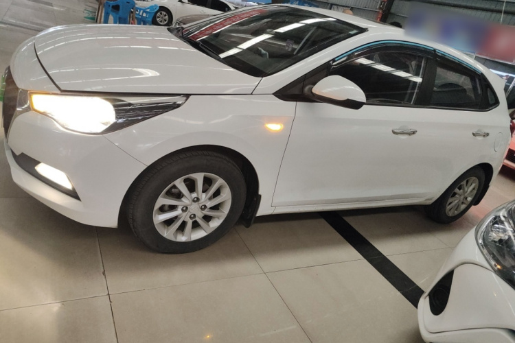 现代 悦纳RV 2017款 1.4L 自动活力版SPORT 国V车身外观6003