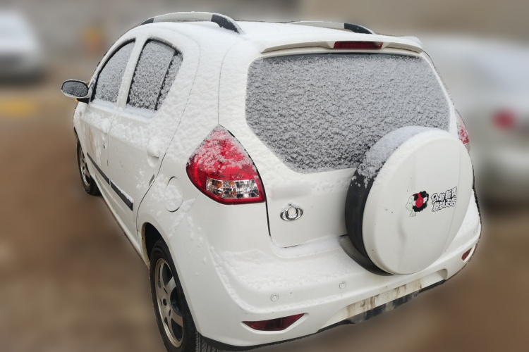 吉利汽车 熊猫经典 2014款 CROSS 1.5L 自动精英型车身外观5