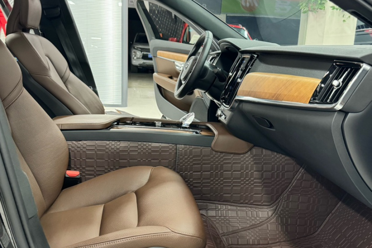 沃尔沃S90 2023款 B5 智逸豪华版中控内饰7004