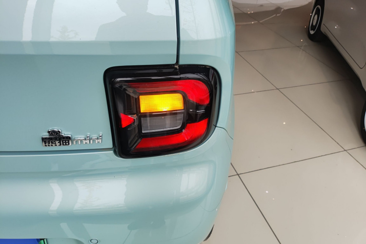 吉利银河 熊猫 2025款 210km 元气熊车身外观9