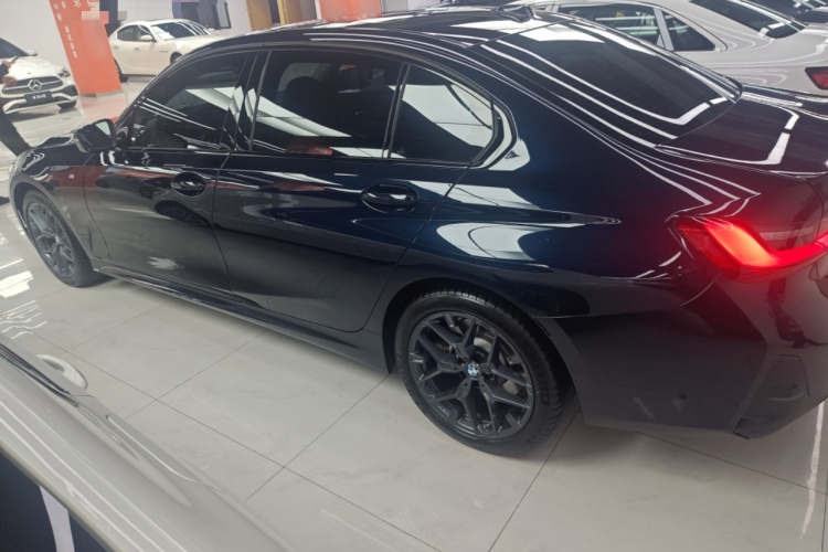 宝马3系 2025款 330Li M运动曜夜套装车身外观4