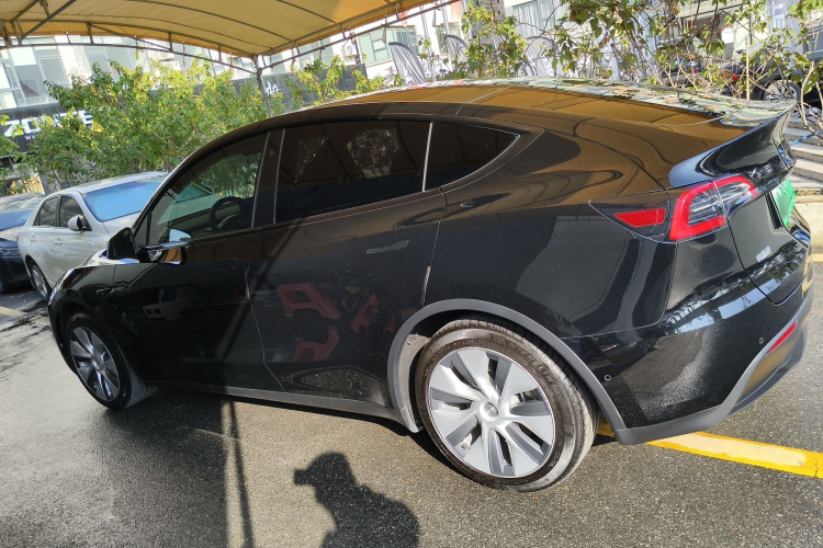 特斯拉 Model Y 2022款 后轮驱动版车身外观4