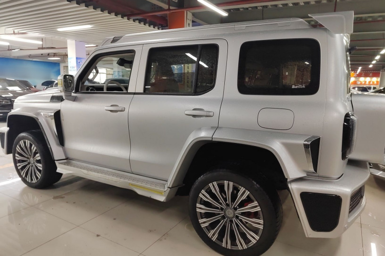 超境汽车 共创坦克300 2021款 2.0T 赛博坦克车身外观4