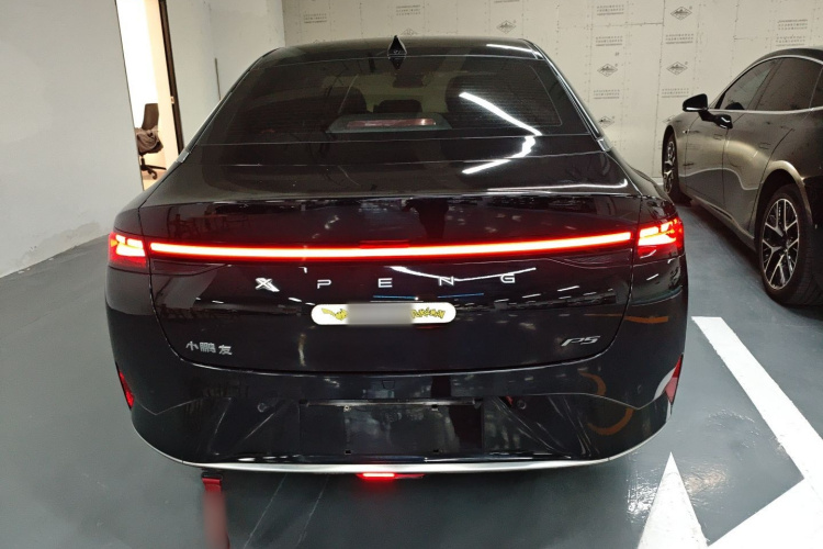 小鹏P5 2021款 550P车身外观6