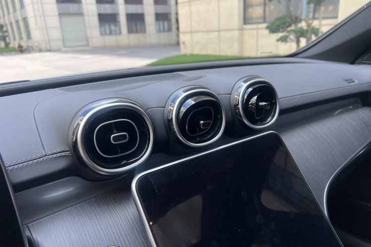 奔驰C级 2023款 改款 C 200 L 运动版中控内饰7003