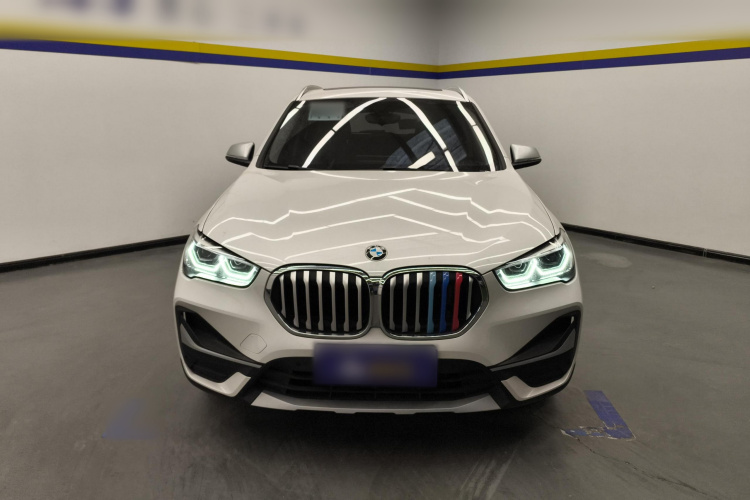 宝马X1 2021款 xDrive25Li 尊享型车身外观2