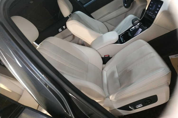 理想汽车 理想ONE 2020款 增程6座版局部细节41