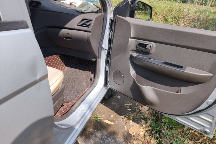 五菱汽车 五菱宏光 2015款 1.5L S 基本型国V局部细节9005