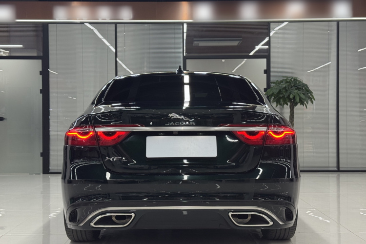 捷豹XFL 2022款 XFL 2.0T P250 两驱精英运动版局部细节23