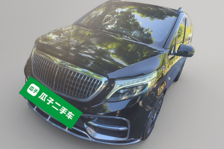 奔驰 威霆 2020款 2.0T 精英版 7座车身外观1