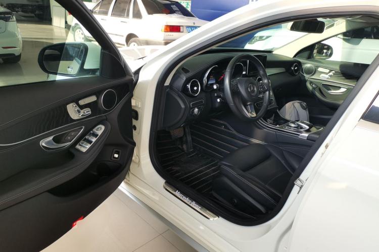奔驰C级 2017款 改款 C 200 L 4MATIC 运动版中控内饰20