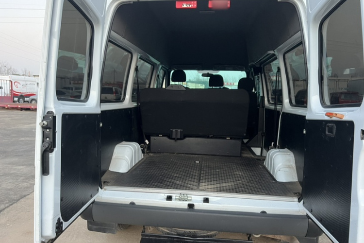 江铃 特顺 2019款 2.8T商运型短轴中顶6座国VI JX493局部细节57