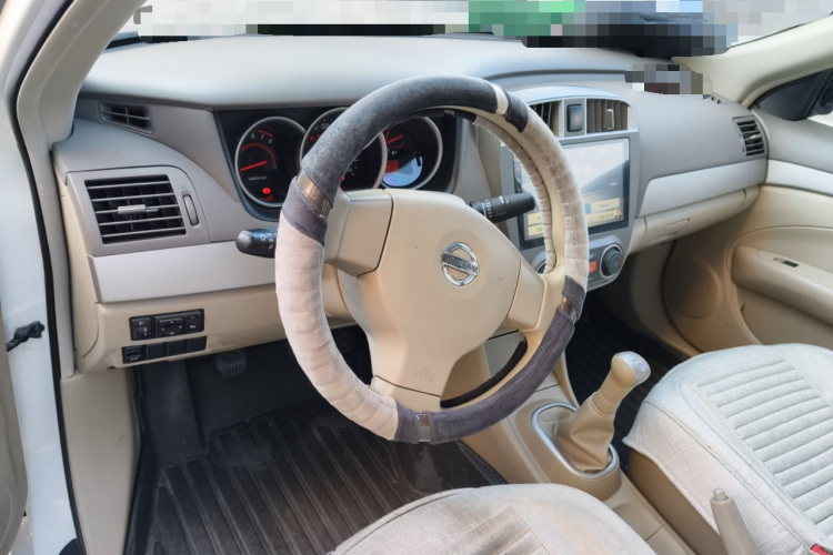 日产 轩逸 2018款 经典 1.6XE 手动舒适版中控内饰13