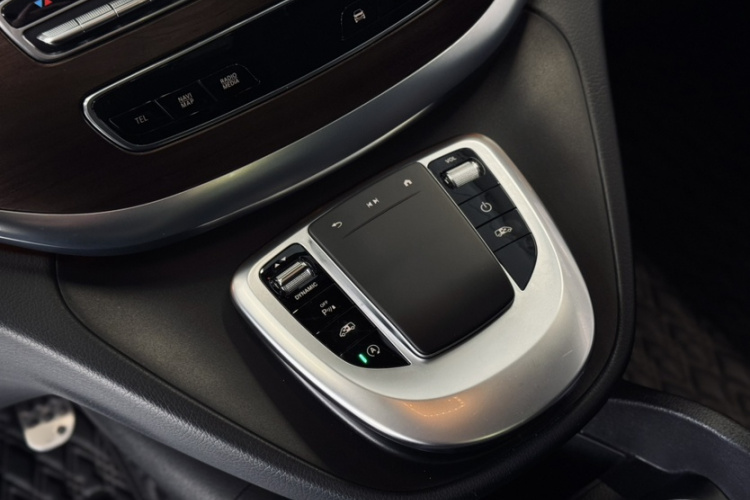 奔驰V级 2020款 V 260 L 长轴距豪华版中控内饰7013