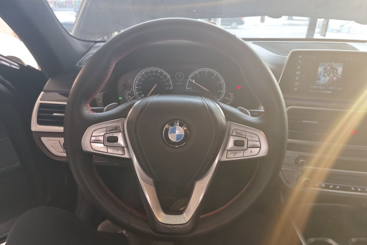 宝马7系 2018款 740Li 领先型 M运动套装中控内饰13