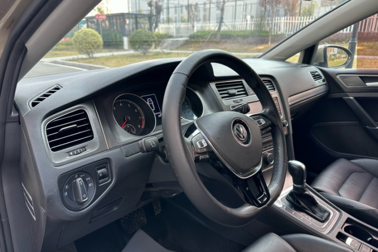 大众 高尔夫 2016款 230TSI 自动豪华型中控内饰7012