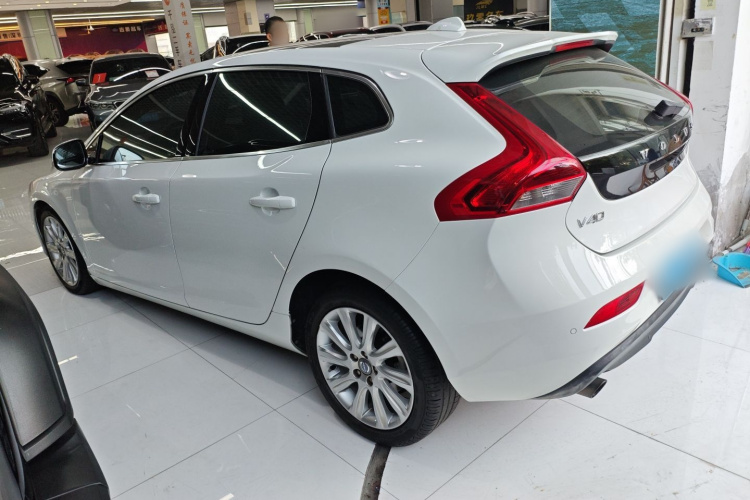 沃尔沃V40 2015款 1.6T 智雅版车身外观4