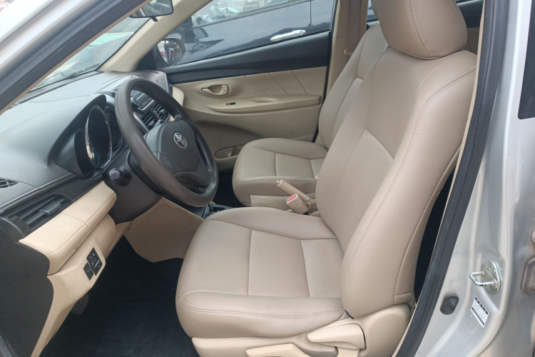 丰田 威驰 2014款 1.5L 自动智臻版中控内饰19