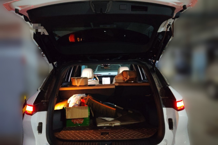 奔腾 悦意07 2025款 210km 乐享版中控内饰23