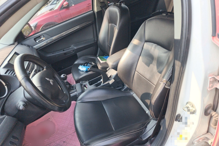 三菱 翼神 2013款 时尚版 1.8L 手动舒适型中控内饰19