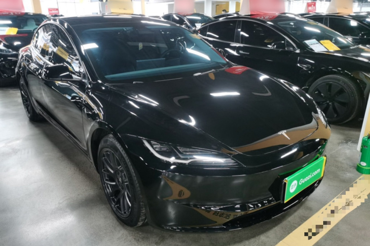 特斯拉 Model 3 2023款 长续航全轮驱动版车身外观3