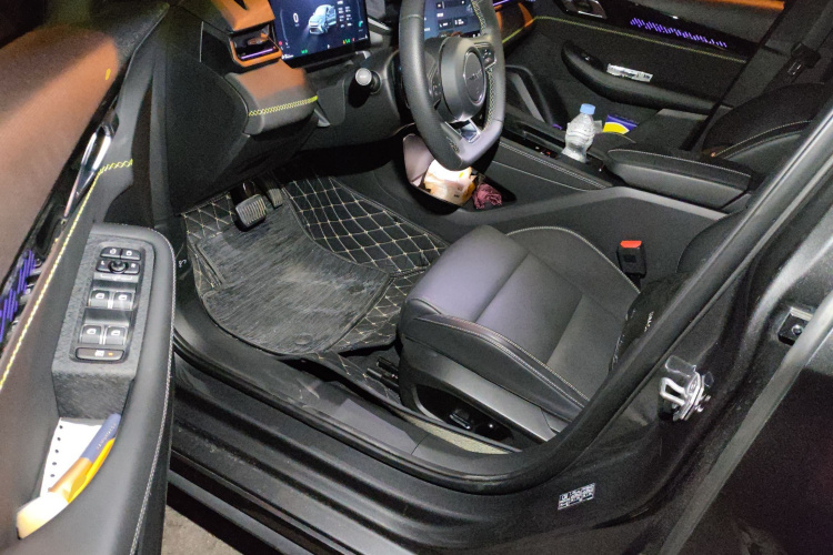 领克03 2025款 1.5TD DCT冠军版Pro中控内饰20