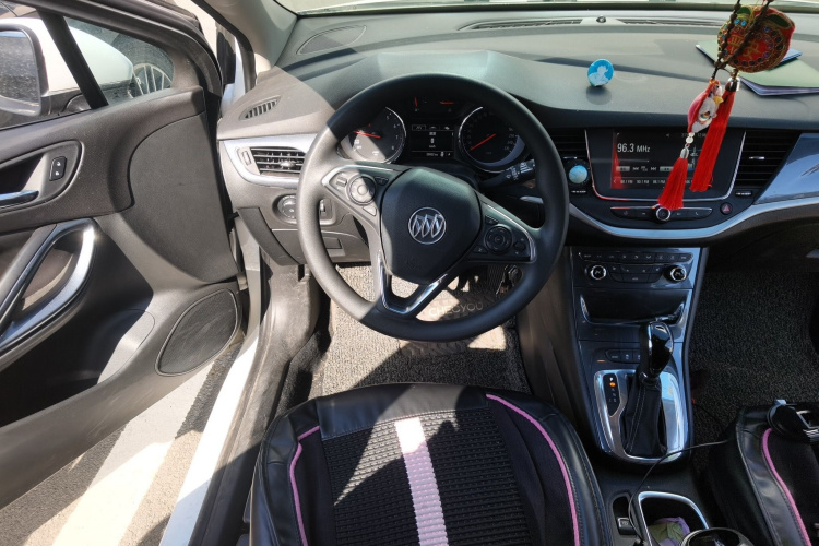 别克 威朗 2018款 两厢 15S 自动领先型中控内饰13