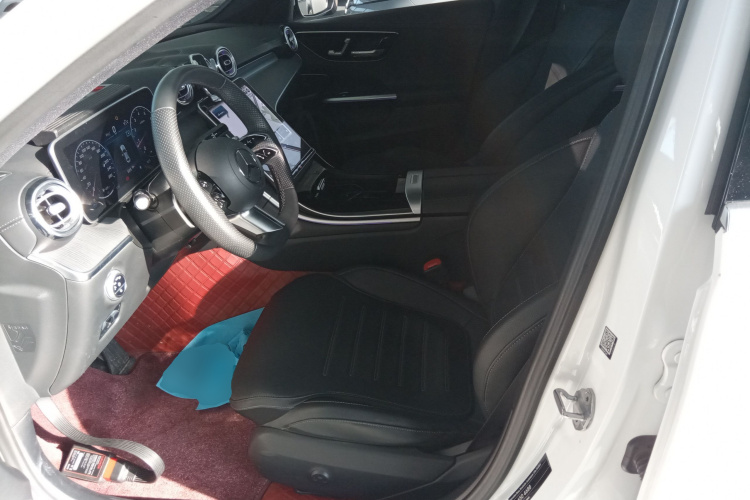 奔驰C级 2023款 C 260 L 运动版中控内饰19