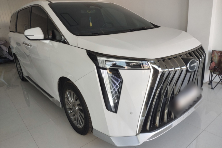 广汽传祺 传祺M8 2023款 宗师系列 400T 至尊版车身外观3