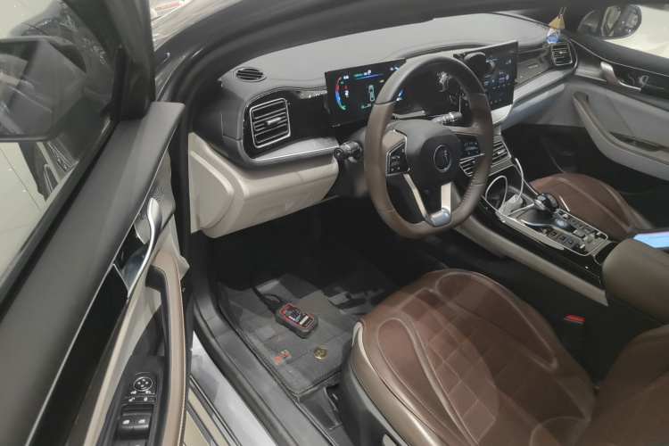 比亚迪 秦PLUS 2024款 荣耀版 DM-i 120KM领先型中控内饰20