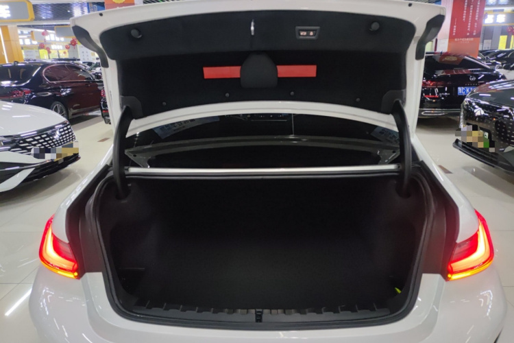 宝马3系 2023款 325Li M运动曜夜套装机舱底盘23