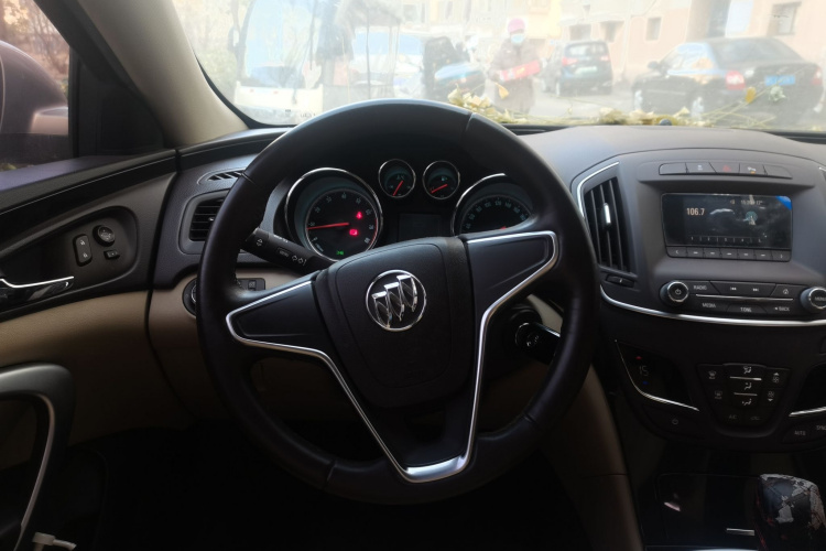 别克 君威 2015款 2.0L 领先时尚型中控内饰13