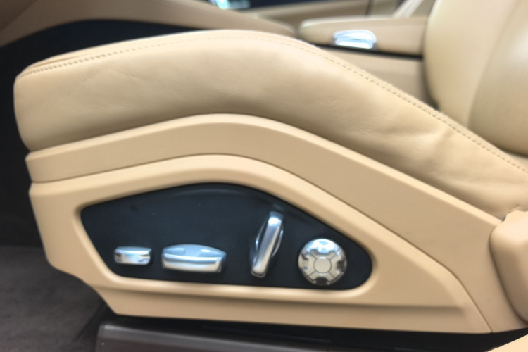 保时捷 2017款 Panamera 行政加长版 3.0T中控内饰7011