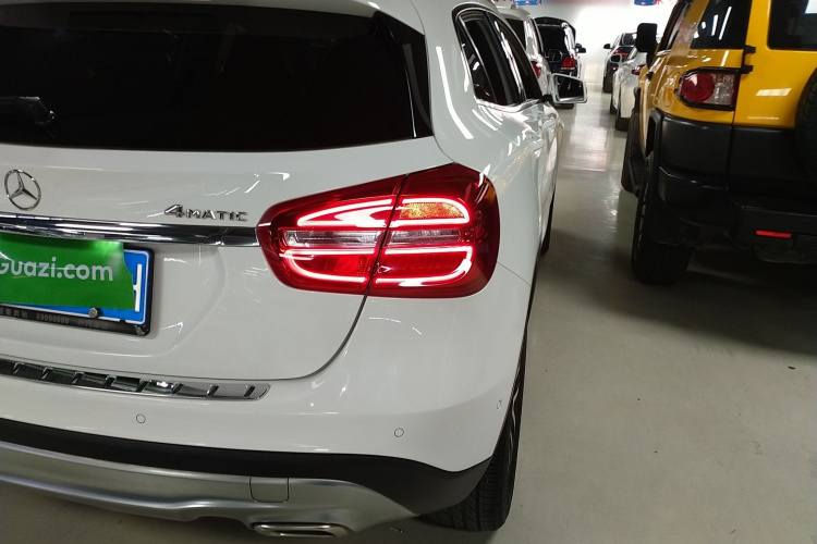 奔驰GLA 2016款 GLA 220 4MATIC 时尚型车身外观9