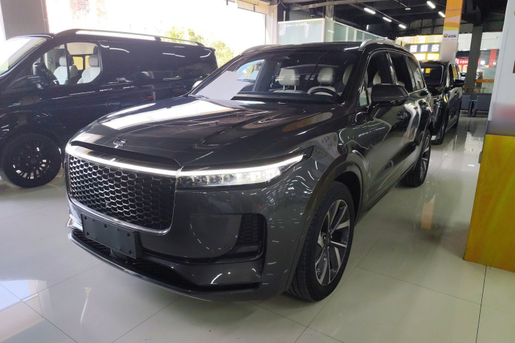 理想汽车 理想ONE 2021款 增程6座版车身外观1