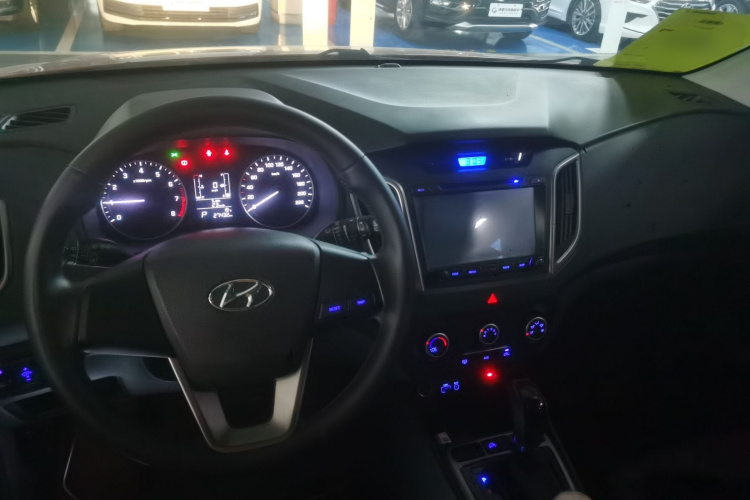 北京现代ix25 2015款 1.6L 自动两驱智能型GLS中控内饰7002