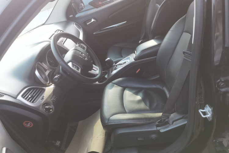 道奇 酷威 2015款 2.0TD 四驱尊尚版局部细节19