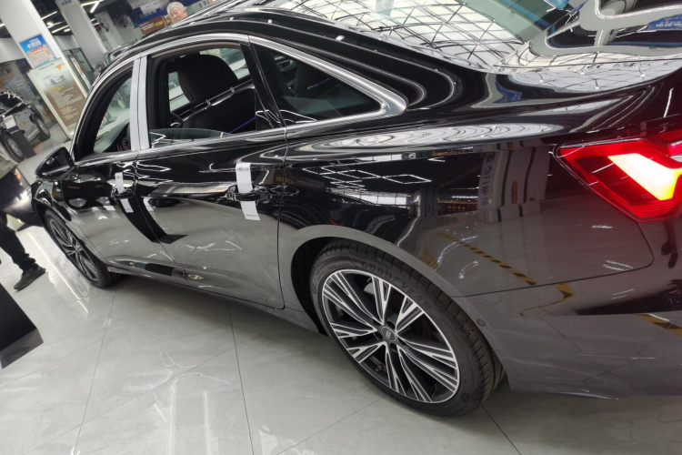 奥迪A6L 2024款 45 TFSI quattro 臻选动感型车身外观4