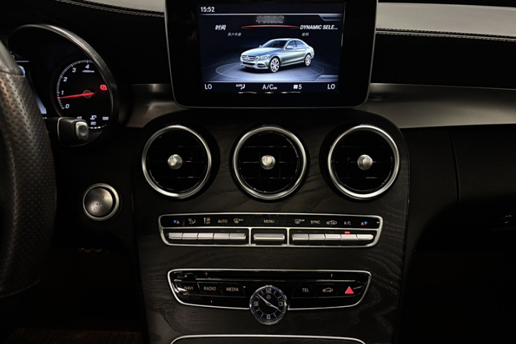 奔驰C级 2018款 C 200 L 运动版中控内饰7004