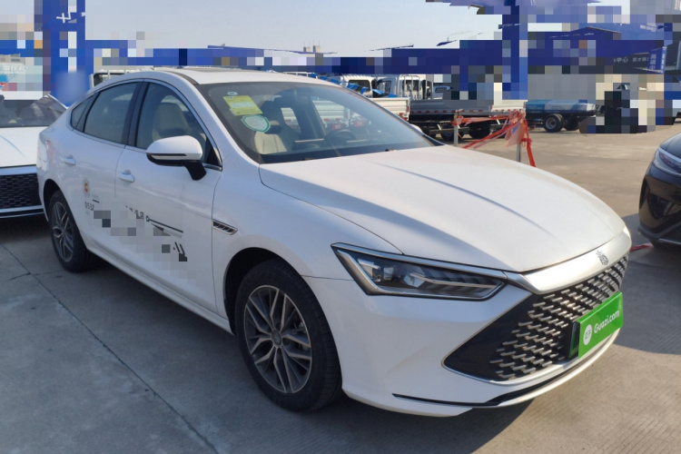 比亚迪 秦PLUS 2024款 荣耀版 DM-i 120KM领先型车身外观3